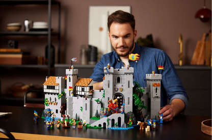 10305 LEGO® Icons Lion Knights’ Castle