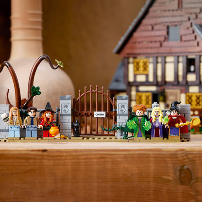 21341 LEGO® Ideas Disney Hocus Pocus: The Sanderson Sisters' Cottage