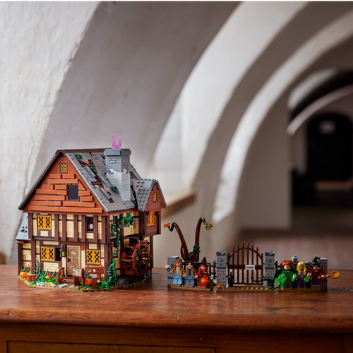 21341 LEGO® Ideas Disney Hocus Pocus: The Sanderson Sisters' Cottage