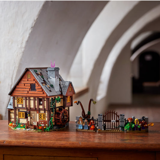 21341 LEGO® Ideas Disney Hocus Pocus: The Sanderson Sisters' Cottage
