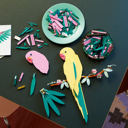 31211 The Fauna Collection – Macaw Parrots