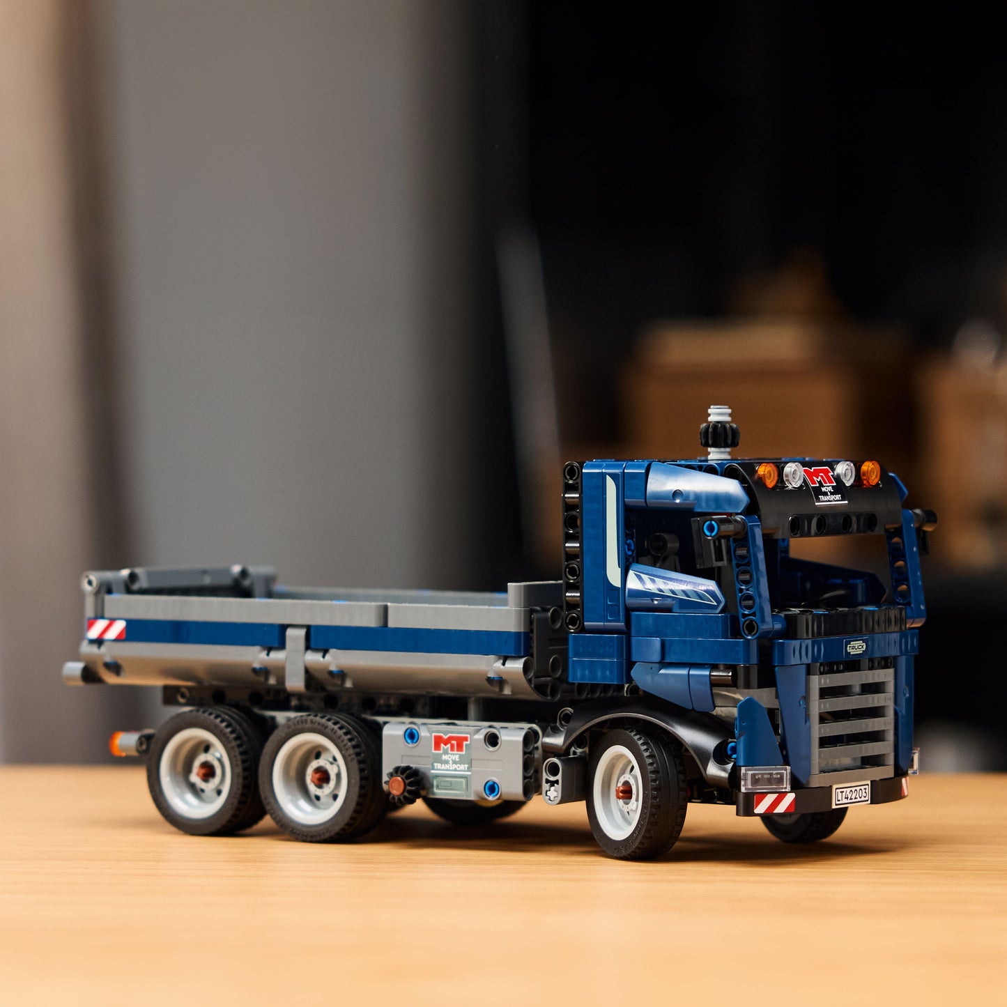 42203 Tipping Dump Truck