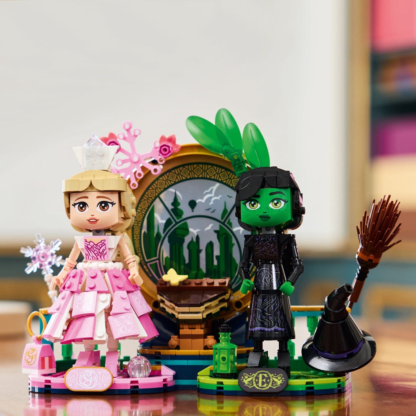 75682 Elphaba & Glinda Figures