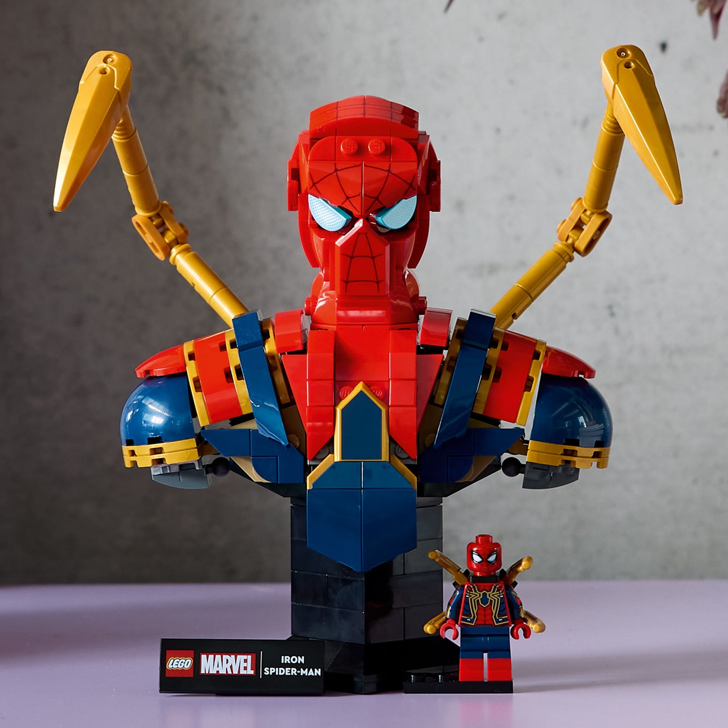 76326 Iron Spider-Man Bust