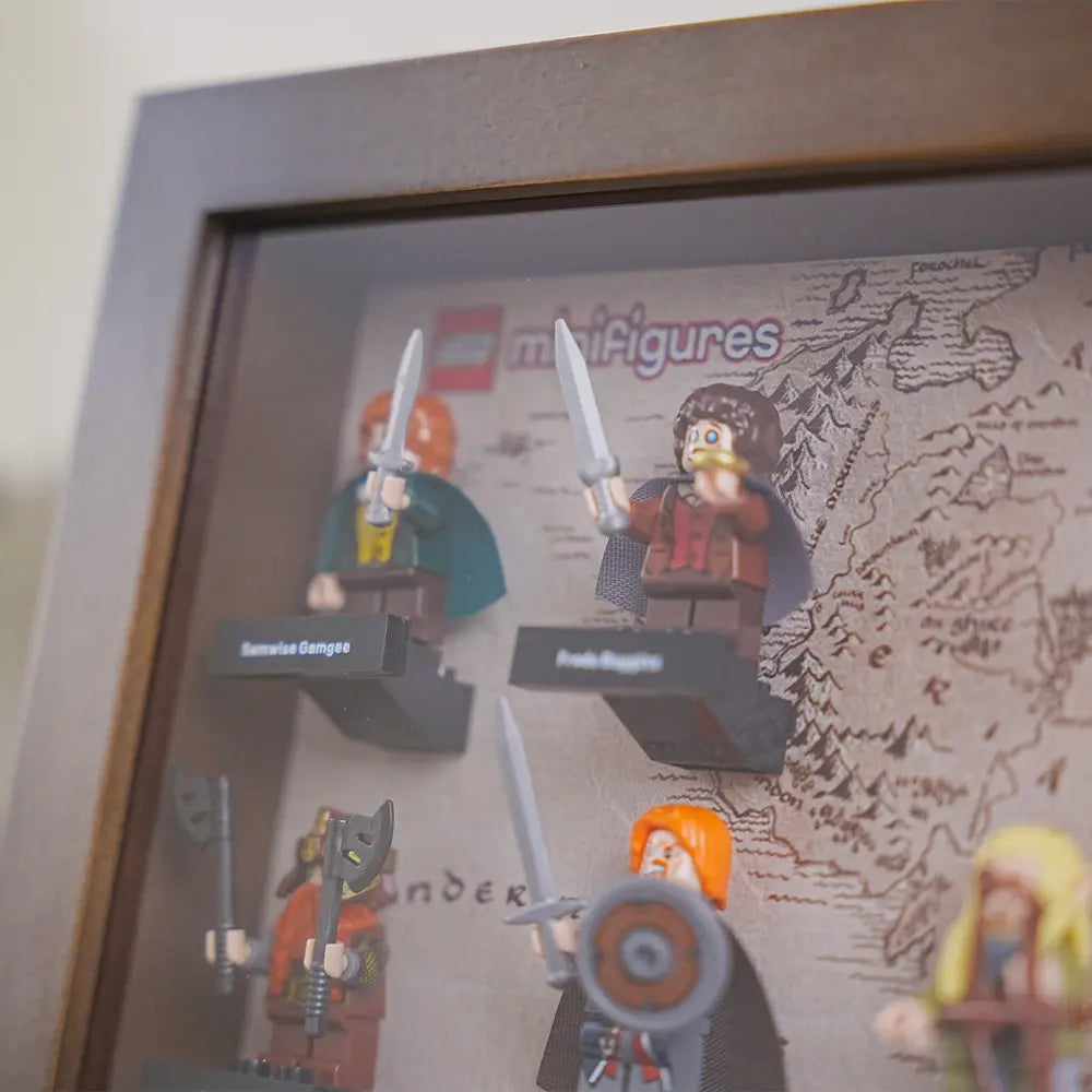LEGO™ Show Case for The Lord of the Rings Minifigures (10316)